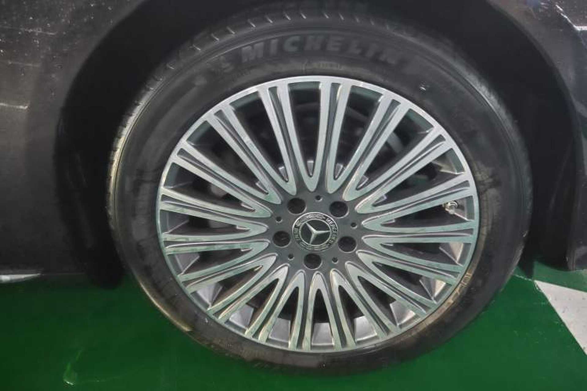 Used Mercedes-Benz E-Class 2021 Restyled E 300 L Luxury Edition Right Front Wheel Hub