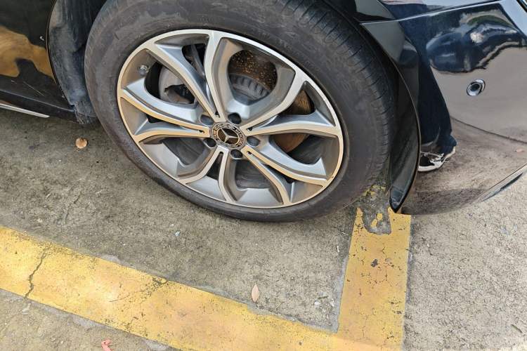 Used Mercedes-Benz E-Class 2021 E 300 L Sport Luxury Edition Right Front Wheel Hub