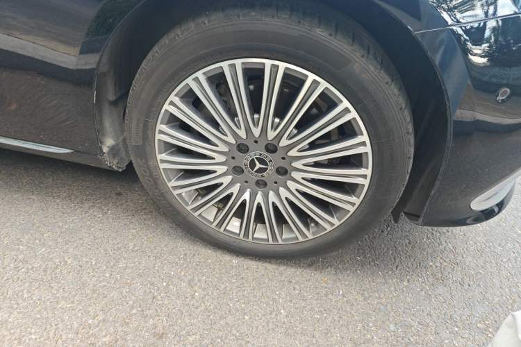 Used Mercedes-Benz E-Class 2021 Restyled E 300 L Luxury Edition Right Front Wheel Hub
