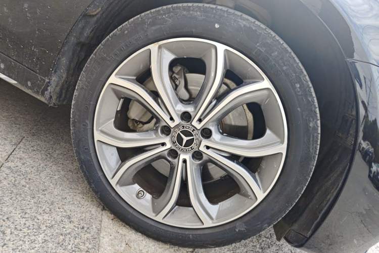 Used Mercedes-Benz E-Class 2021 E 300 L Sporty and Stylish Model Right Front Wheel Hub