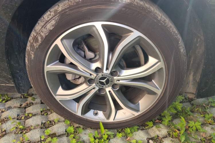 Used Mercedes-Benz E-Class 2021 Restyled E 300 L Sporty and Stylish Edition Right Front Wheel Hub