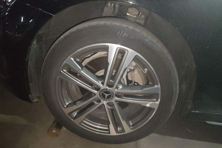 Used Mercedes-Benz E-Class 2021 E 260 L Sport 4MATIC Right Front Wheel Hub