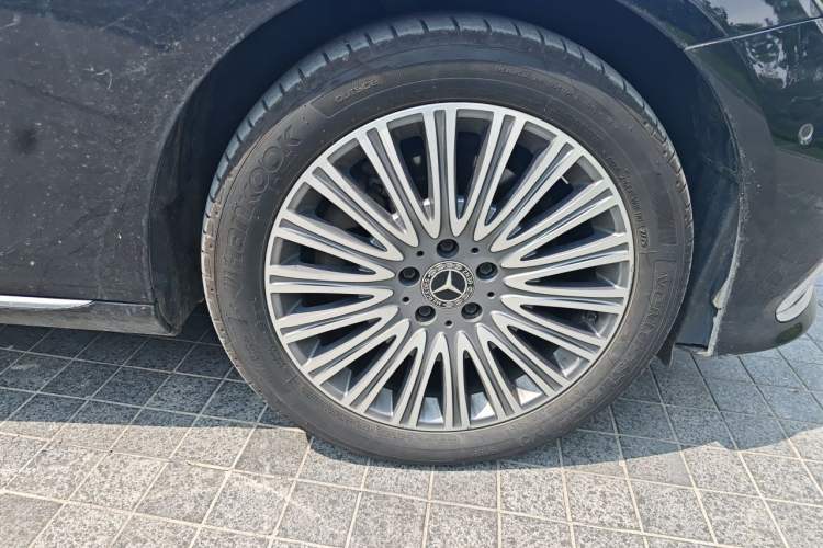 Used Mercedes-Benz E-Class 2021 E 300 L Sporty and Stylish Model Right Front Wheel Hub