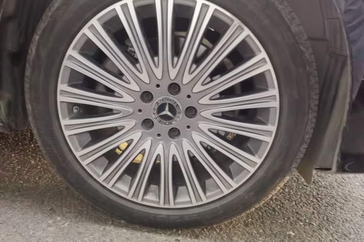 Used Mercedes-Benz E-Class 2021 Restyled E 300 L Luxury Edition Right Front Wheel Hub
