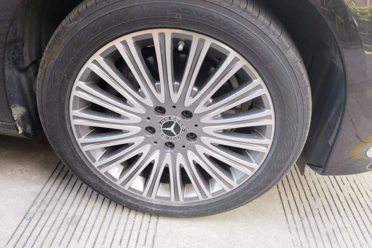 Used Mercedes-Benz E-Class 2021 E 300 L Premium Edition Right Front Wheel Hub
