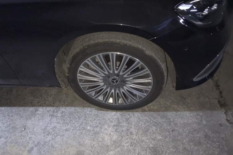 Used Mercedes-Benz E-Class 2021 E 300 L Luxury Model Right Front Wheel Hub