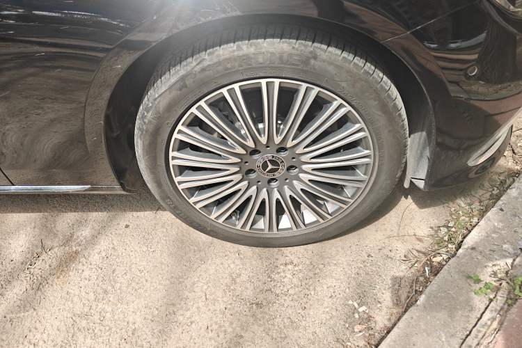 Used Mercedes-Benz E-Class 2021 Restyled E 300 L Luxury Edition Right Front Wheel Hub