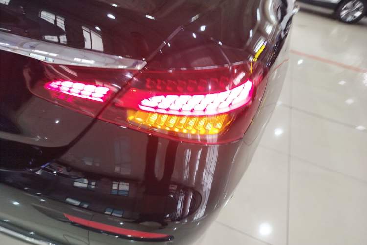 Used Mercedes-Benz E-Class 2021 Restyled E 300 L Luxury Edition Right Rear Taillight
