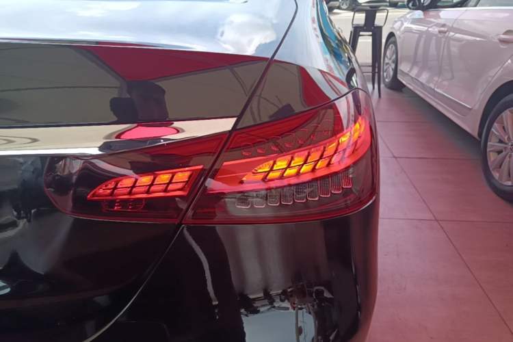 Used Mercedes-Benz E-Class 2021 Restyled E 300 L Luxury Edition Right Rear Taillight