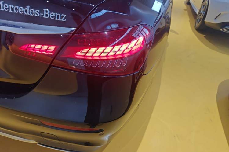 Used Mercedes-Benz E-Class 2021 E 300 L Sport Luxury Edition Right Rear Taillight
