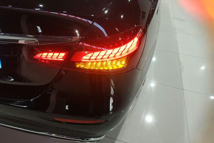 Used Mercedes-Benz E-Class 2021 Restyled E 300 L Luxury Edition Right Rear Taillight