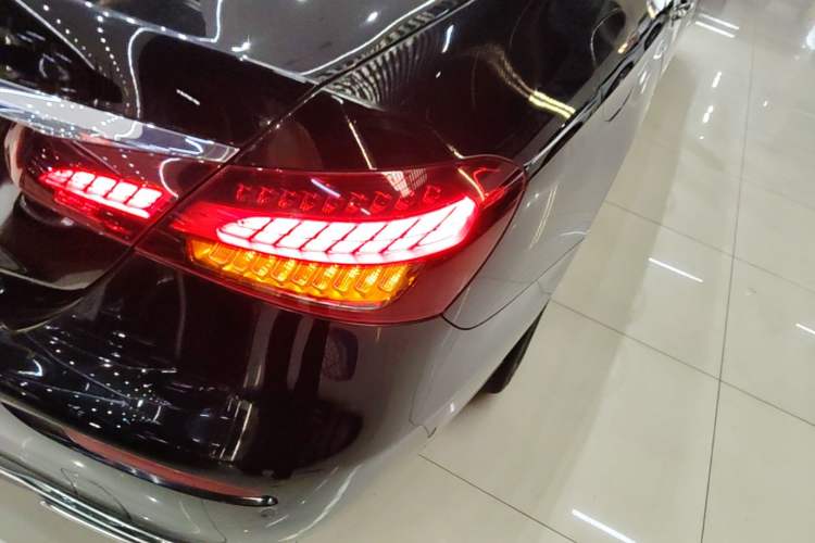 Used Mercedes-Benz E-Class 2021 Restyled E 300 L Luxury Edition Right Rear Taillight