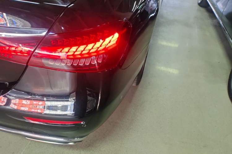 Used Mercedes-Benz E-Class 2021 E 300 L Luxury Model Right Rear Taillight