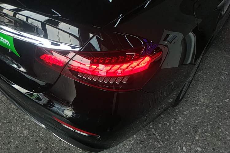 Used Mercedes-Benz E-Class 2021 Restyled E 300 L Sport Luxury Edition Right Rear Taillight