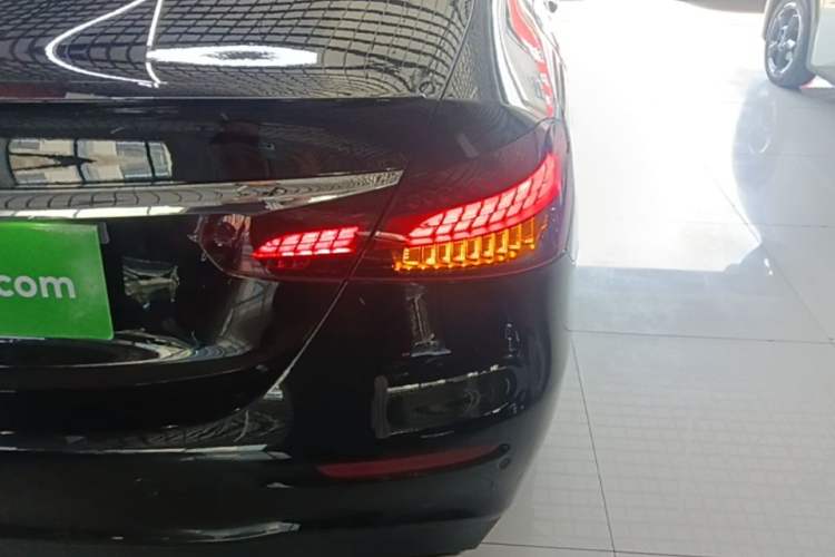 Used Mercedes-Benz E-Class 2021 Updated E 260 Fashion Sport Edition Right Rear Taillight