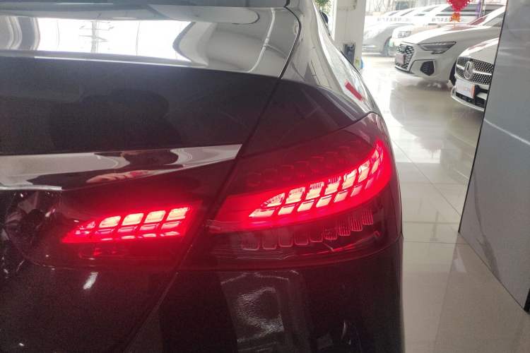 Used Mercedes-Benz E-Class 2021 E 300 L Luxury Model Right Rear Taillight