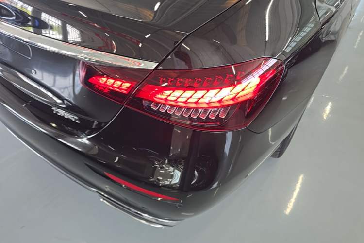 Used Mercedes-Benz E-Class 2021 Restyled E 300 L Luxury Edition Right Rear Taillight