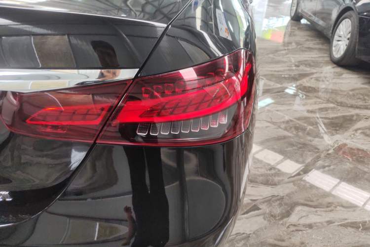 Used Mercedes-Benz E-Class 2021 Restyled E 300 L Sporty and Stylish Edition Right Rear Taillight