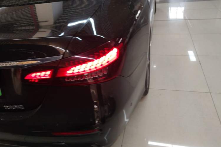 Used Mercedes-Benz E-Class 2021 E 300 L Sporty and Stylish Model Right Rear Taillight