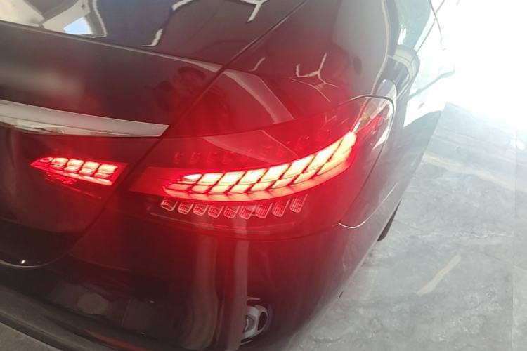 Used Mercedes-Benz E-Class 2021 E 300 L Luxury Model Right Rear Taillight
