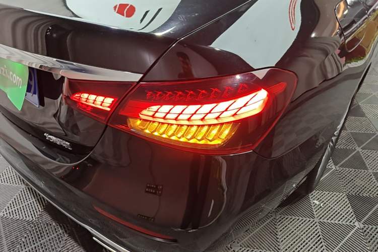 Used Mercedes-Benz E-Class 2021 Restyled E 300 L Luxury Edition Right Rear Taillight
