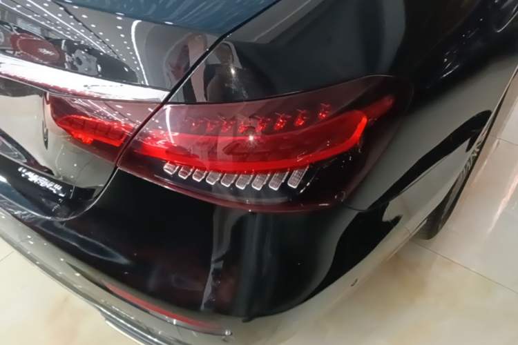 Used Mercedes-Benz E-Class 2021 Restyled E 300 L Luxury Edition Right Rear Taillight
