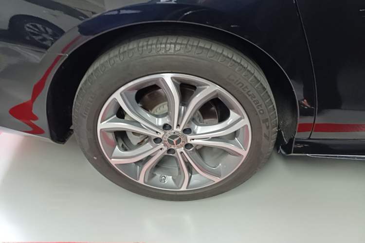 Used Mercedes-Benz E-Class 2021 E 300 L Sporty and Stylish Model Right Rear Wheel Hub