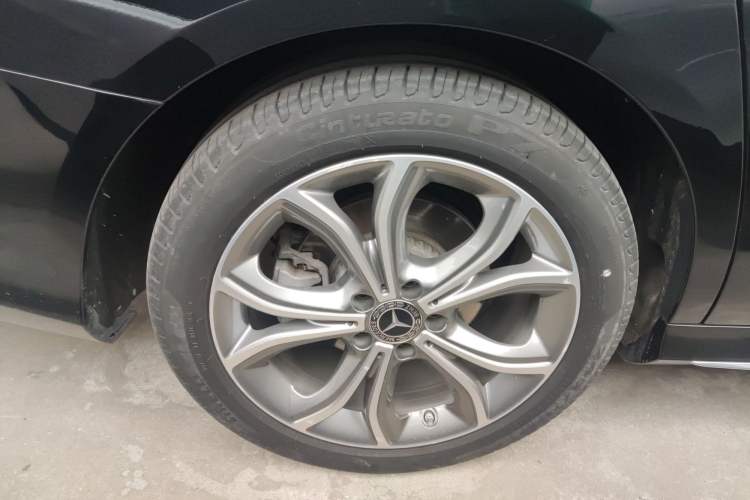 Used Mercedes-Benz E-Class 2021 E 300 L Sporty and Stylish Model Right Rear Wheel Hub