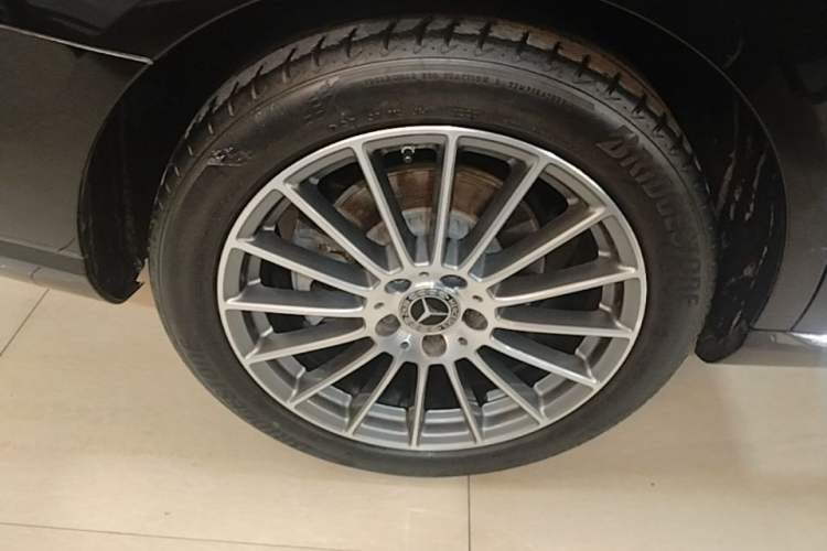 Used Mercedes-Benz E-Class 2021 E 260 L Right Rear Wheel Hub