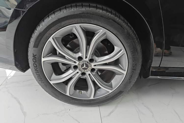 Used Mercedes-Benz E-Class 2021 Restyled E 300 L Sporty and Stylish Edition Right Rear Wheel Hub