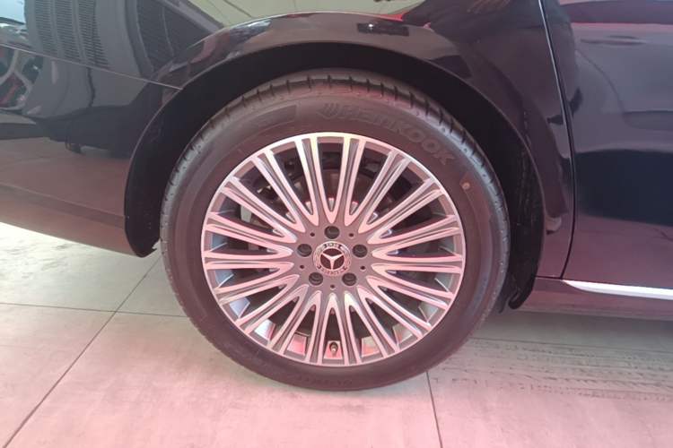 Used Mercedes-Benz E-Class 2021 Restyled E 300 L Luxury Edition Right Rear Wheel Hub