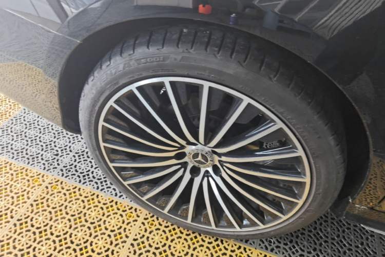 Used Mercedes-Benz E-Class 2021 E 300 L Sport Luxury Edition Right Rear Wheel Hub