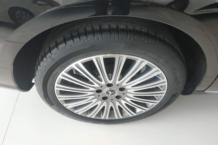 Used Mercedes-Benz E-Class 2021 Facelift E 300 L Stylish Edition Right Rear Wheel Hub
