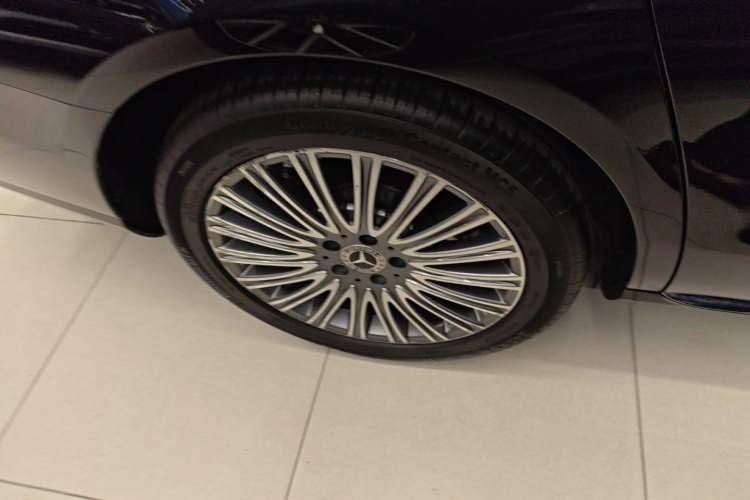 Used Mercedes-Benz E-Class 2021 Restyled E 300 L Luxury Edition Right Rear Wheel Hub
