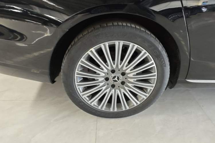 Used Mercedes-Benz E-Class 2021 E 300 L Stylish Model Right Rear Wheel Hub