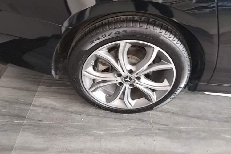 Used Mercedes-Benz E-Class 2021 E 300 L Sporty and Stylish Model Right Rear Wheel Hub