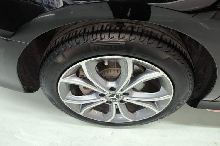 Used Mercedes-Benz E-Class 2021 E 300 L Sporty and Stylish Model Right Rear Wheel Hub
