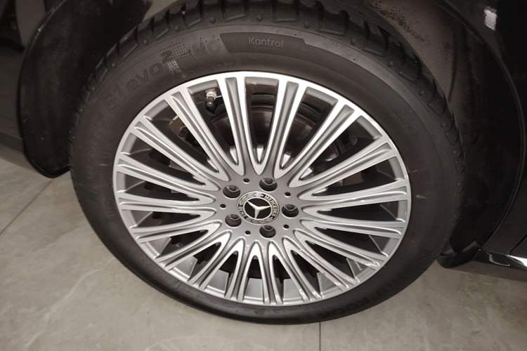 Used Mercedes-Benz E-Class 2021 Facelift E 300 L Stylish Edition Right Rear Wheel Hub