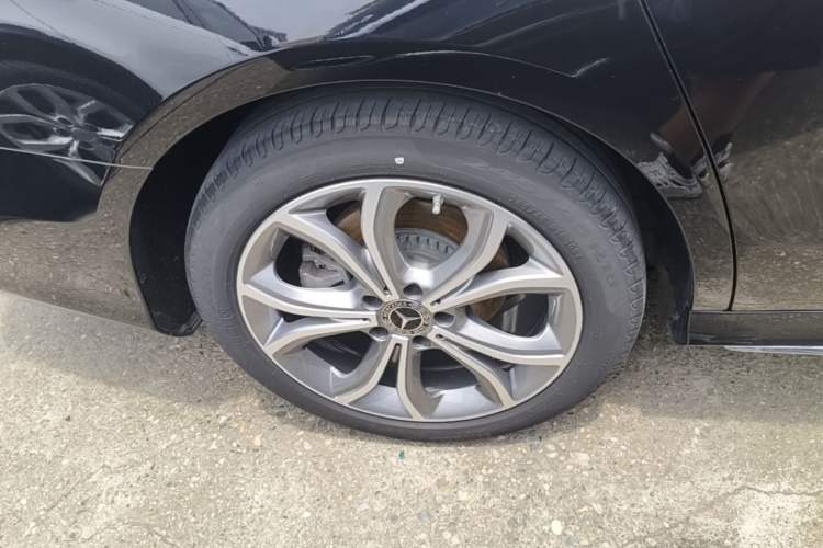 Used Mercedes-Benz E-Class 2021 Restyled E 300 L Sporty and Stylish Edition Right Rear Wheel Hub