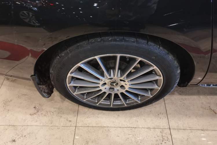 Used Mercedes-Benz E-Class 2021 E 260 L Right Rear Wheel Hub