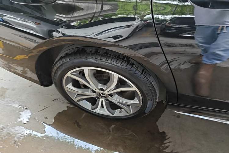 Used Mercedes-Benz E-Class 2021 E 300 L Sporty and Stylish Model Right Rear Wheel Hub