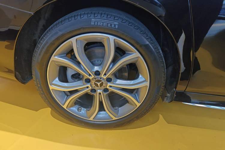 Used Mercedes-Benz E-Class 2021 E 300 L Sport Luxury Edition Right Rear Wheel Hub