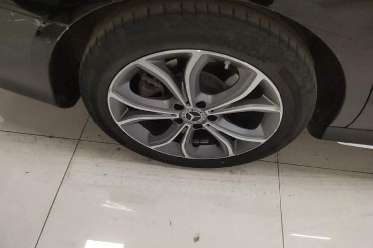 Used Mercedes-Benz E-Class 2021 Restyled E 300 L Sport Luxury Edition Right Rear Wheel Hub