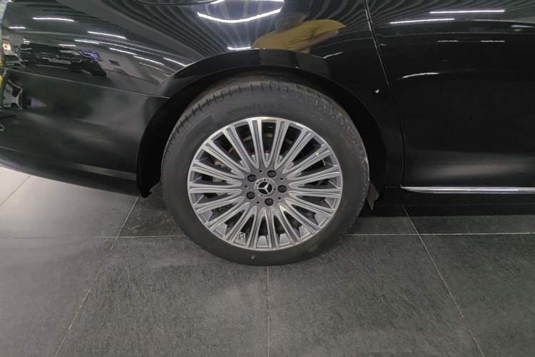 Used Mercedes-Benz E-Class 2021 E 300 L Stylish Model Right Rear Wheel Hub