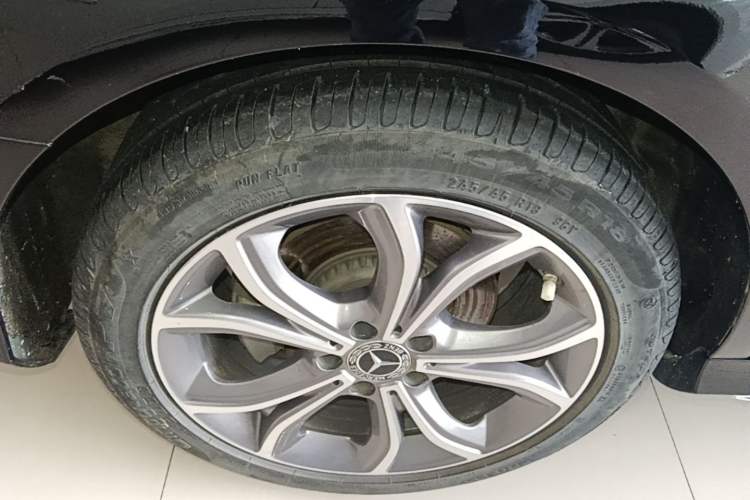 Used Mercedes-Benz E-Class 2021 Restyled E 300 L Sporty and Stylish Edition Right Rear Wheel Hub