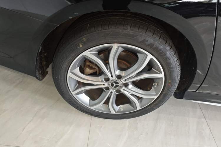 Used Mercedes-Benz E-Class 2021 E 300 L Sporty and Stylish Model Right Rear Wheel Hub