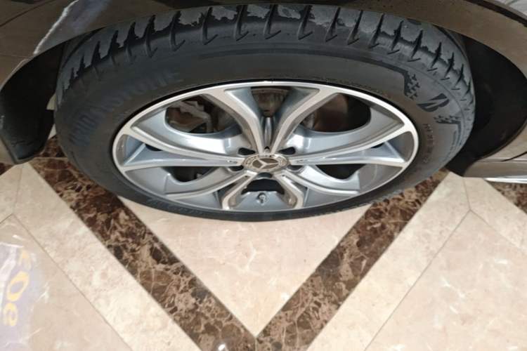 Used Mercedes-Benz E-Class 2021 E 300 L Sporty and Stylish Model Right Rear Wheel Hub