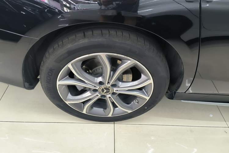Used Mercedes-Benz E-Class 2021 E 300 L Sporty and Stylish Model Right Rear Wheel Hub