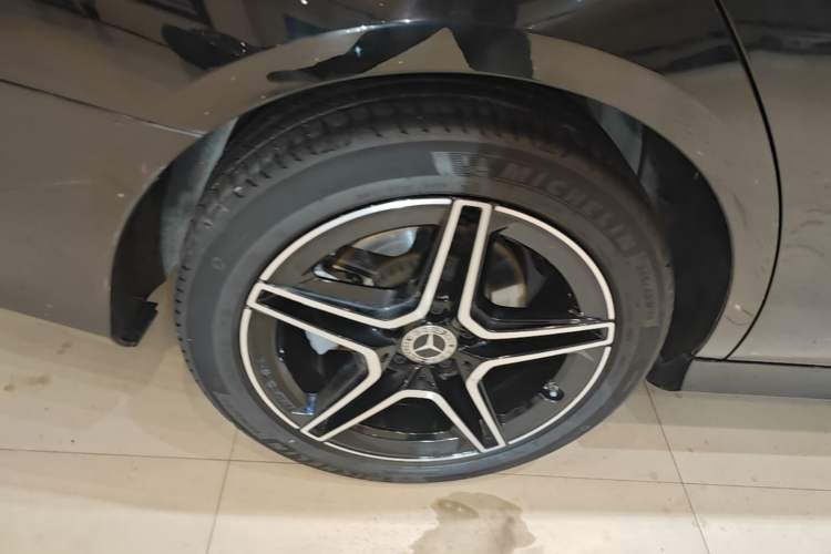 Used Mercedes-Benz E-Class 2021 Updated E 260 Fashion Sport Edition Right Rear Wheel Hub