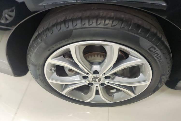 Used Mercedes-Benz E-Class 2021 Restyled E 300 L Sporty and Stylish Edition Right Rear Wheel Hub